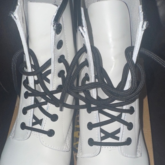 Women’s Dr. Martens White Combat Boots size 9 - Picture 5 of 9